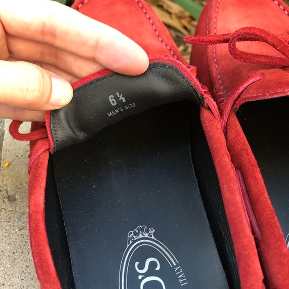 TOD’S GOMMINO DRIVING SHOES IN SUEDE.